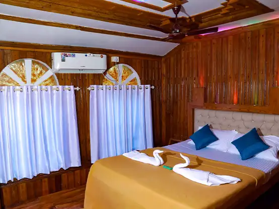 1 bed room dluxe houseboat