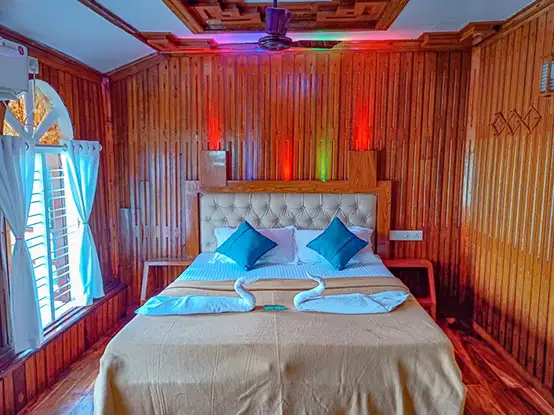 1 bed room dluxe houseboat